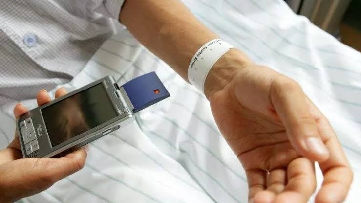 Environnement médical et hospitalier haute technologie avec traçabilité RFID
